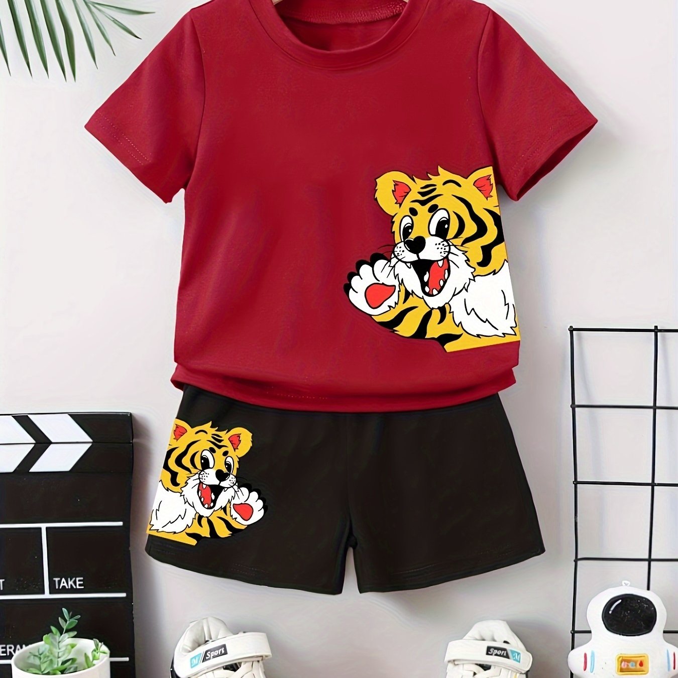 Fashionable Boys' T-Shirt And Pants Set with Prints for Valentine'S Day And Ramadan, for Outdoor