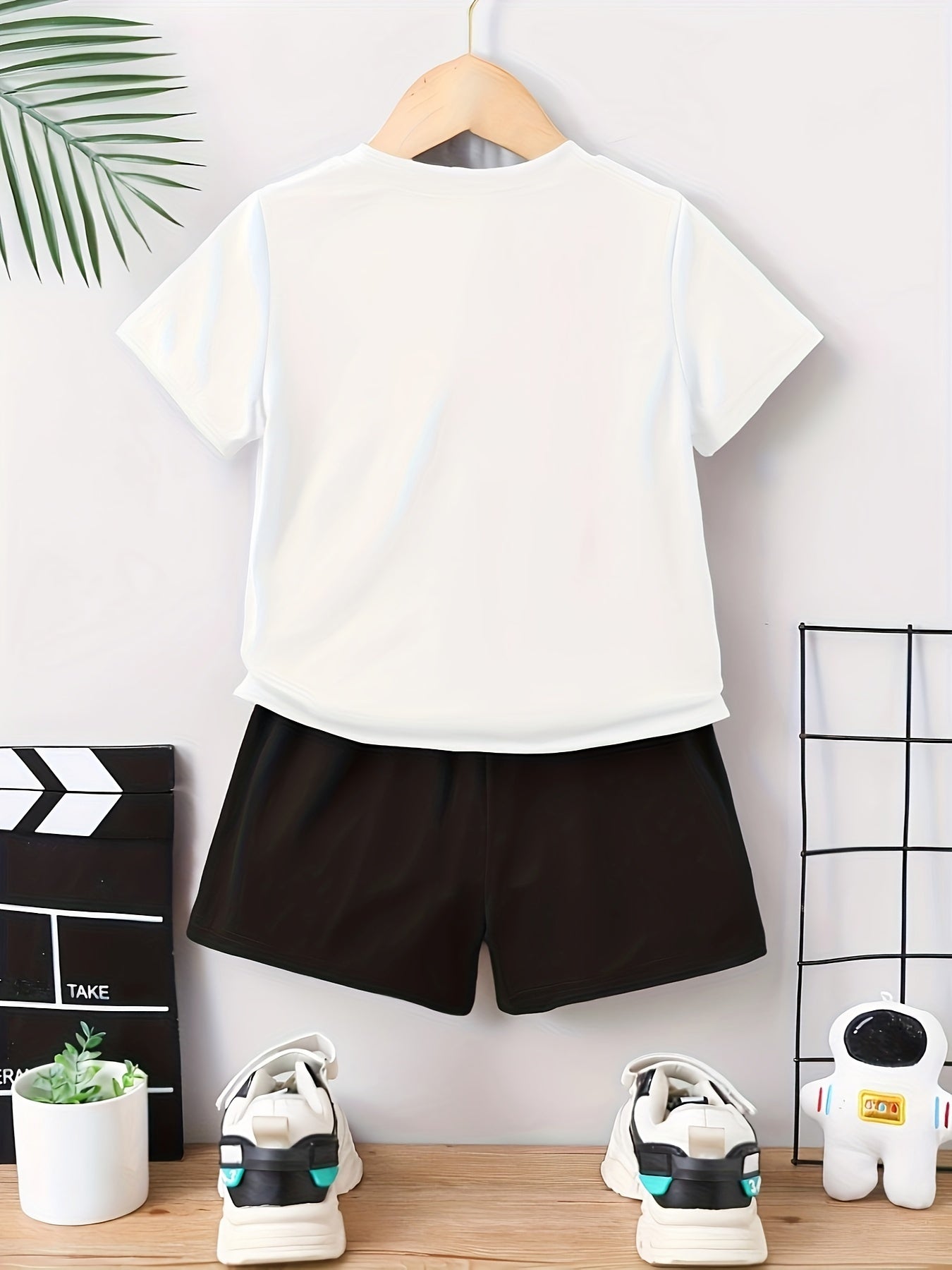 Fashionable Boys' T-Shirt And Pants Set with Prints for Valentine'S Day And Ramadan, for Outdoor