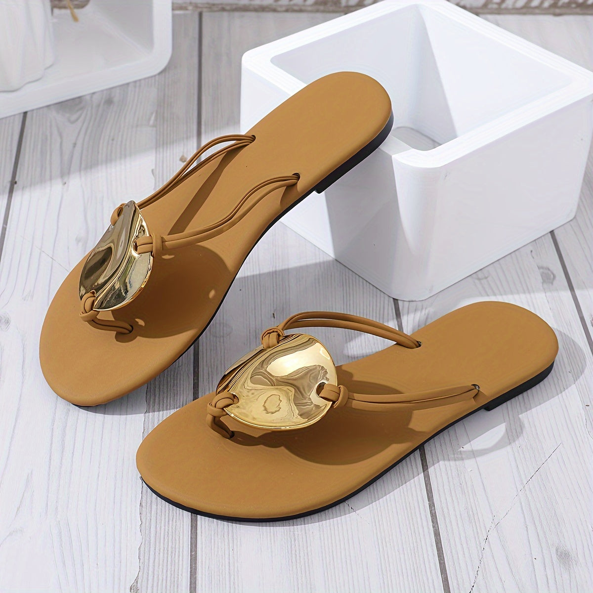 Women'S Black & Golden Flip-Flops - Stylish Summer Beach Slides with Crisscross Straps, Synthetic Cover Upper & Rubber Sole, Comfortable Flat Heel for Casual Wear, Beach Shoes, Indoor Footwear, Crisscross Strap Design, Durabl
