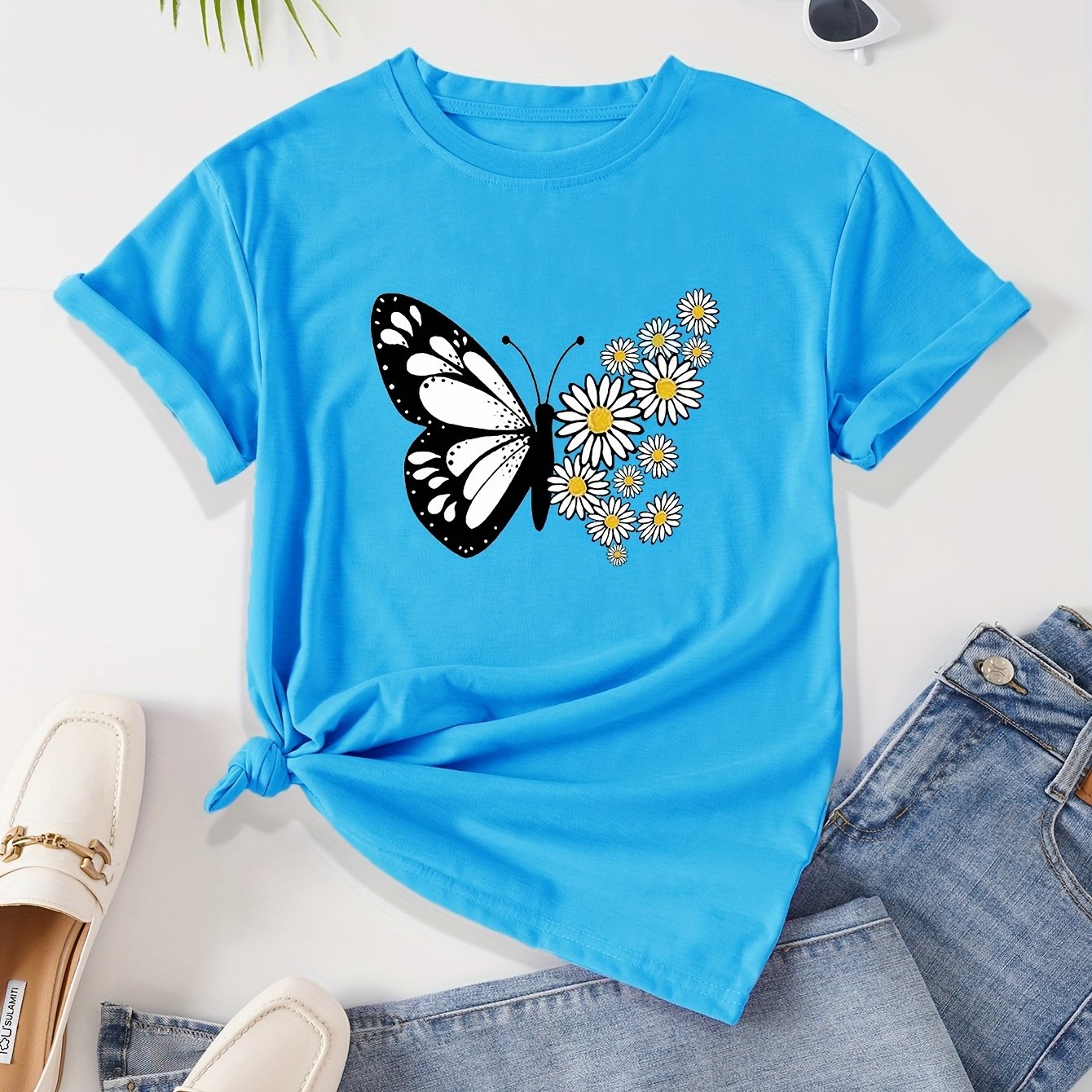T-shirt casual para mulher com estampado floral de borboletas e margaridas, gola redonda - Verde azeitona, Lavável à máquina, Modelagem regular para looks casuais, Moda para todas as estações, Estilo descontraído, Tecido não transparente