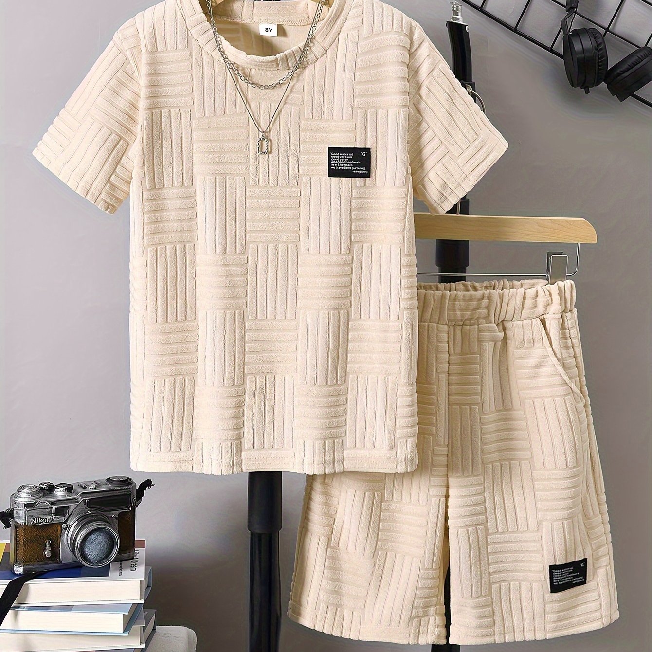Boys' Fashion Casual Round Neck Short Sleeve T-Shirt + Casual Shorts Two-Piece Set, Perfect for Outdoor