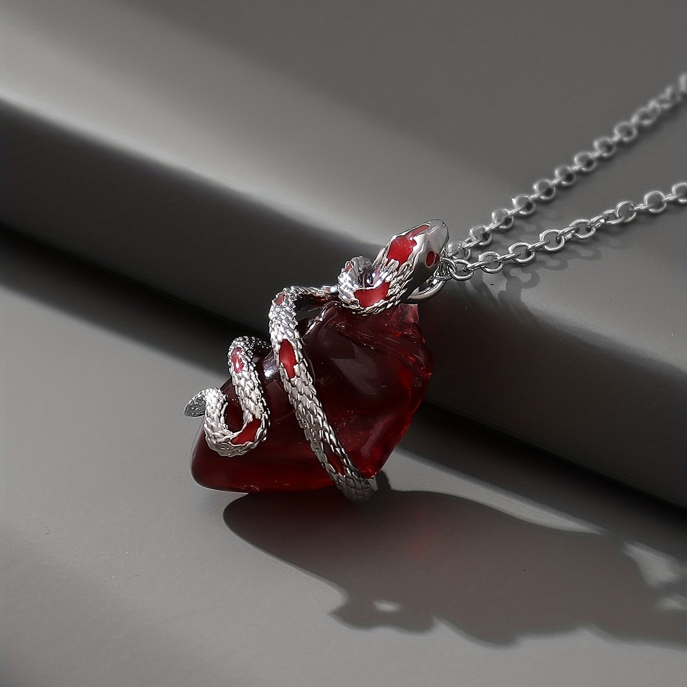 Gothic Snake Wrapped Resin Heart Decor Clavicle Chain Dark Style Pendant Necklace Y2K Necklace Jewelry For Women