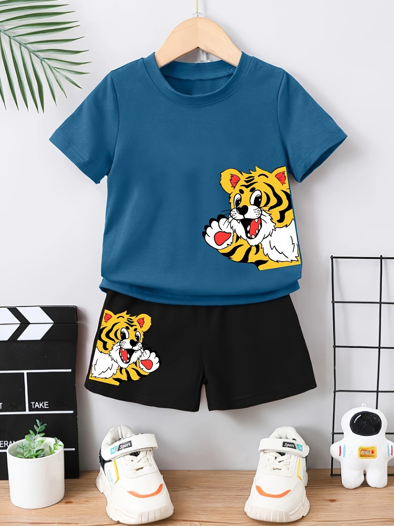 Fashionable Boys' T-Shirt And Pants Set with Prints for Valentine'S Day And Ramadan, for Outdoor