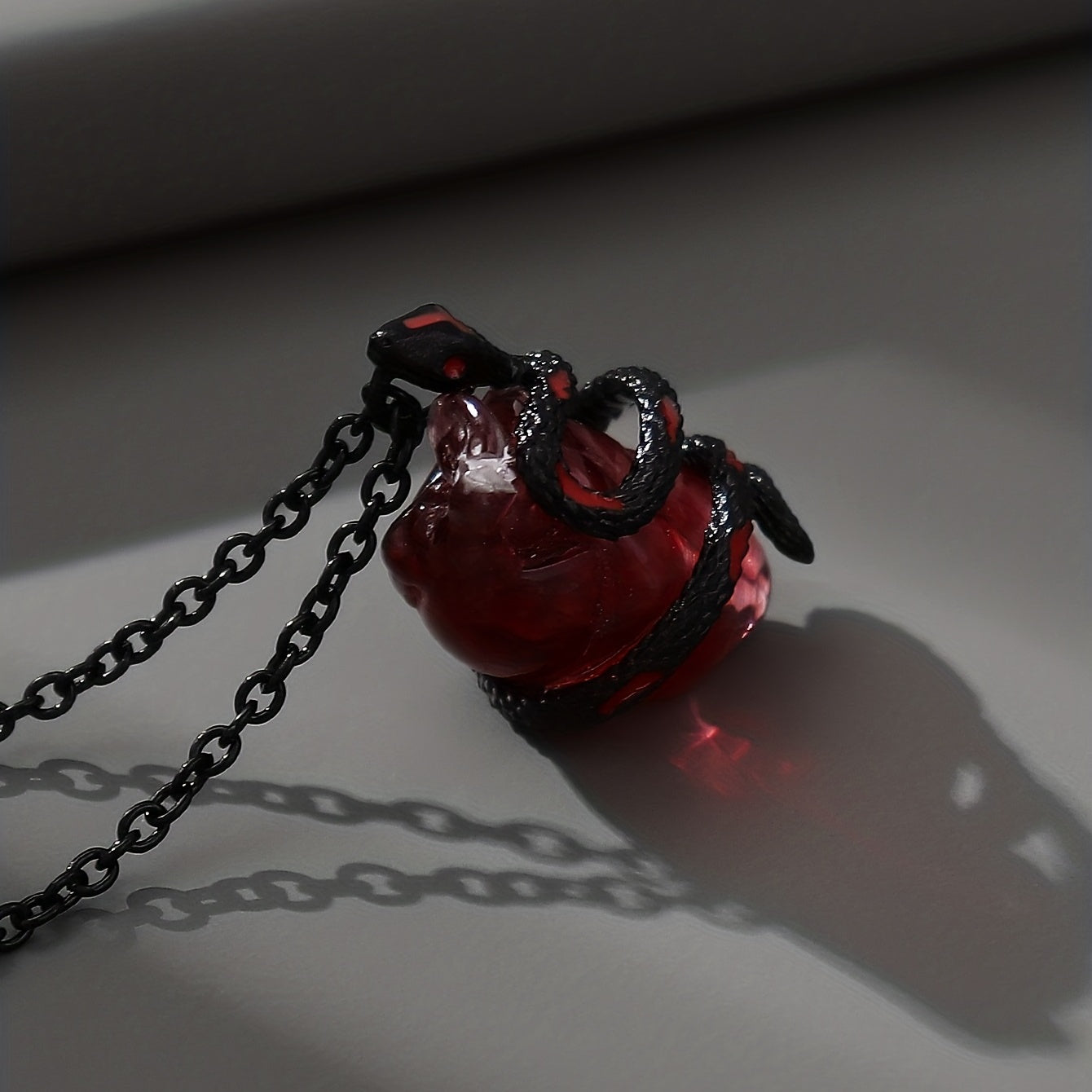 Gothic Snake Wrapped Resin Heart Decor Clavicle Chain Dark Style Pendant Necklace Y2K Necklace Jewelry For Women
