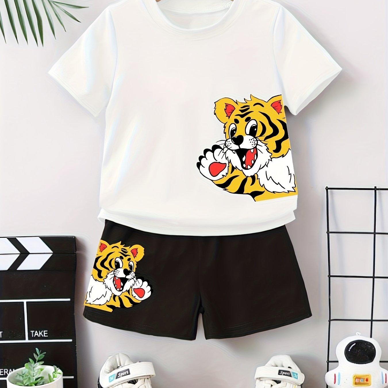 Fashionable Boys' T-Shirt And Pants Set with Prints for Valentine'S Day And Ramadan, for Outdoor