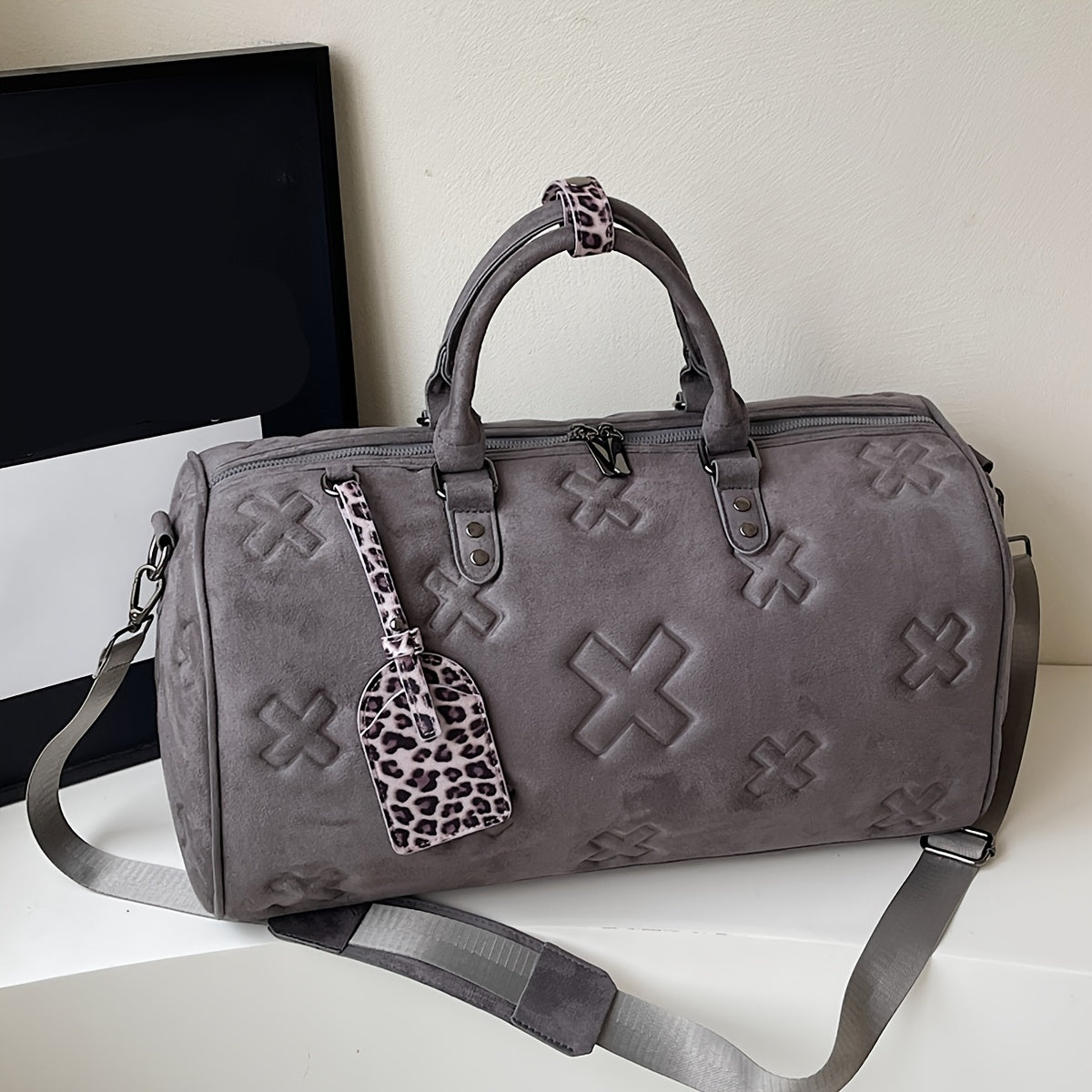 Stylish Tote Bag for Travel - Large Capacity Durable Textured Design, Perfect for Gym, Vacation & Business Trips, Black, Versatile Carryall, Modern Handbag, Sturdy Handles, Spacious Handbag, Frequent Travelers, Sleek Handbag,