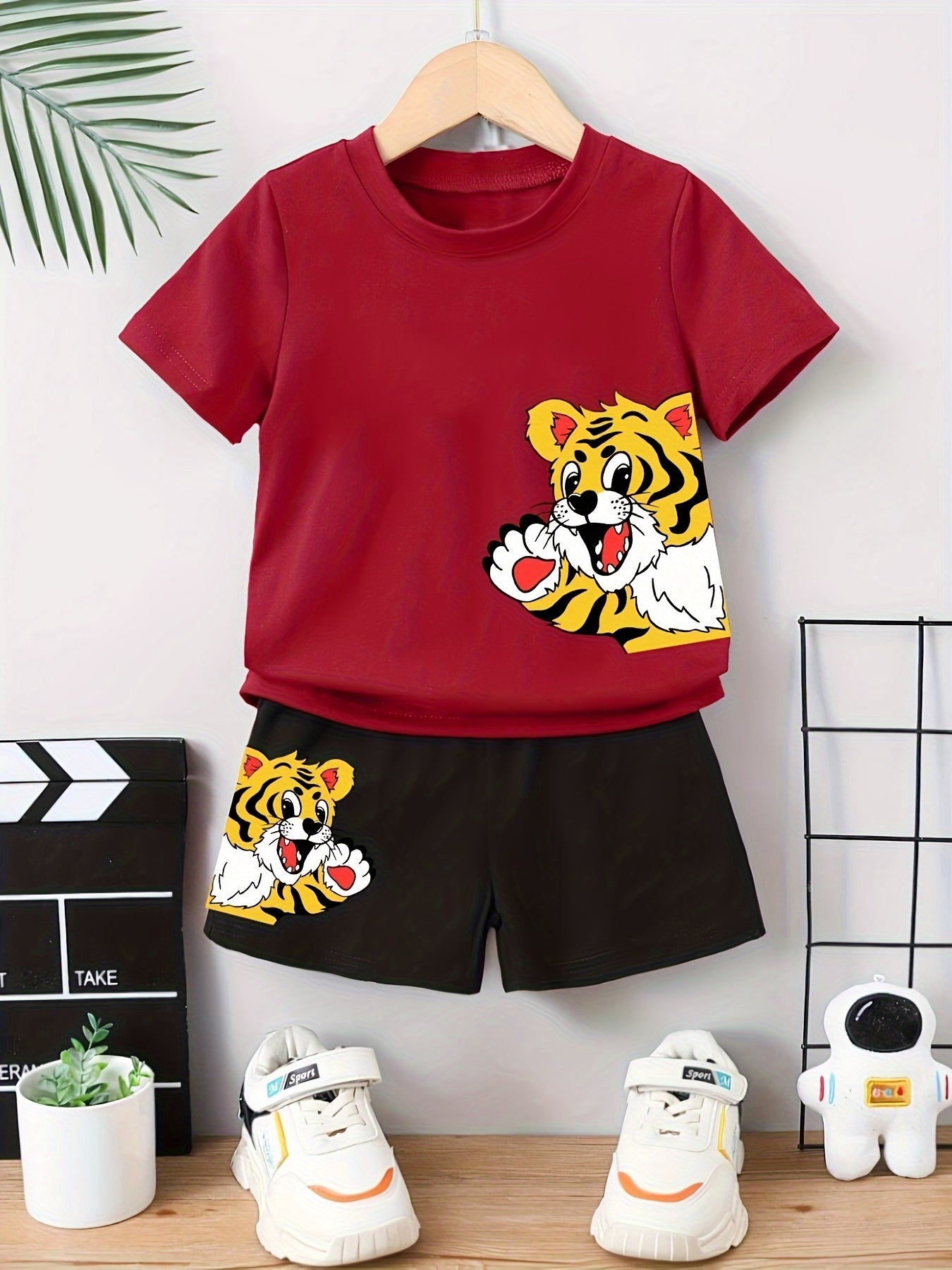 Fashionable Boys' T-Shirt And Pants Set with Prints for Valentine'S Day And Ramadan, for Outdoor
