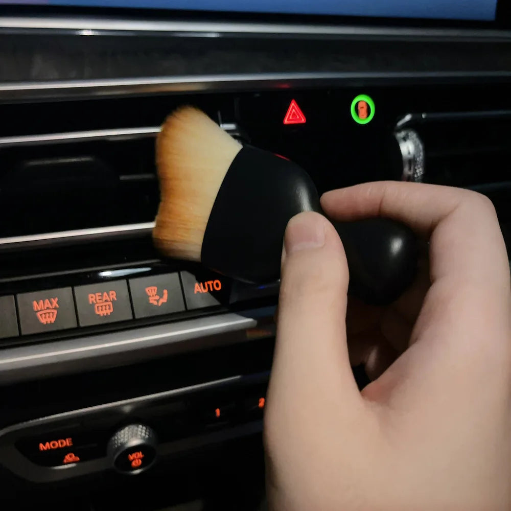 DAHUI Curved Design Dirt Dust Clean Brushes Car Cleaning Brush Dust Collectors Car Interior Brush Clean Tool with Cover