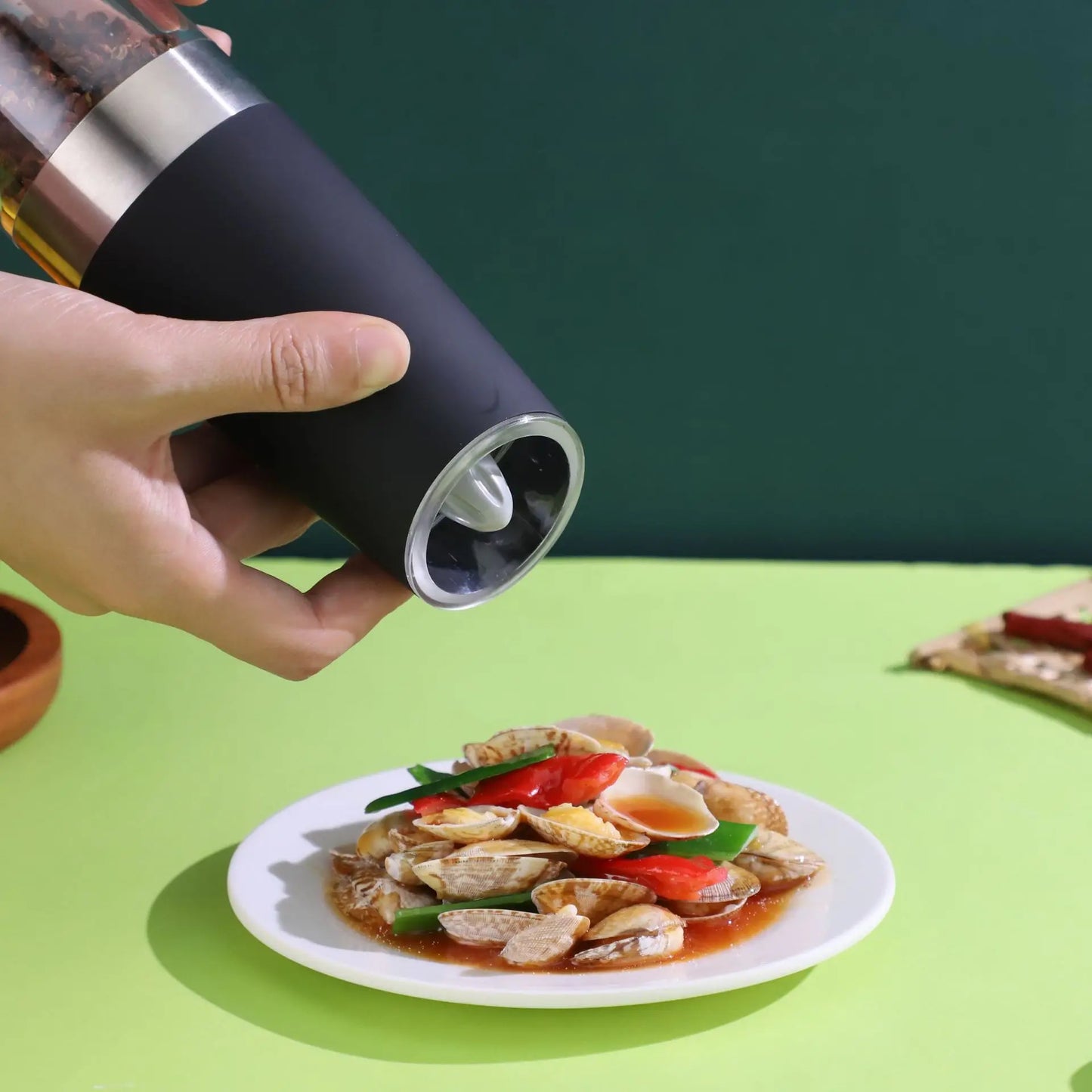 Electric Gravity Salt and Pepper Grinder Set Spice Jar Rechargeable Black Pepper Mill Grinder with Blue Light and Stand