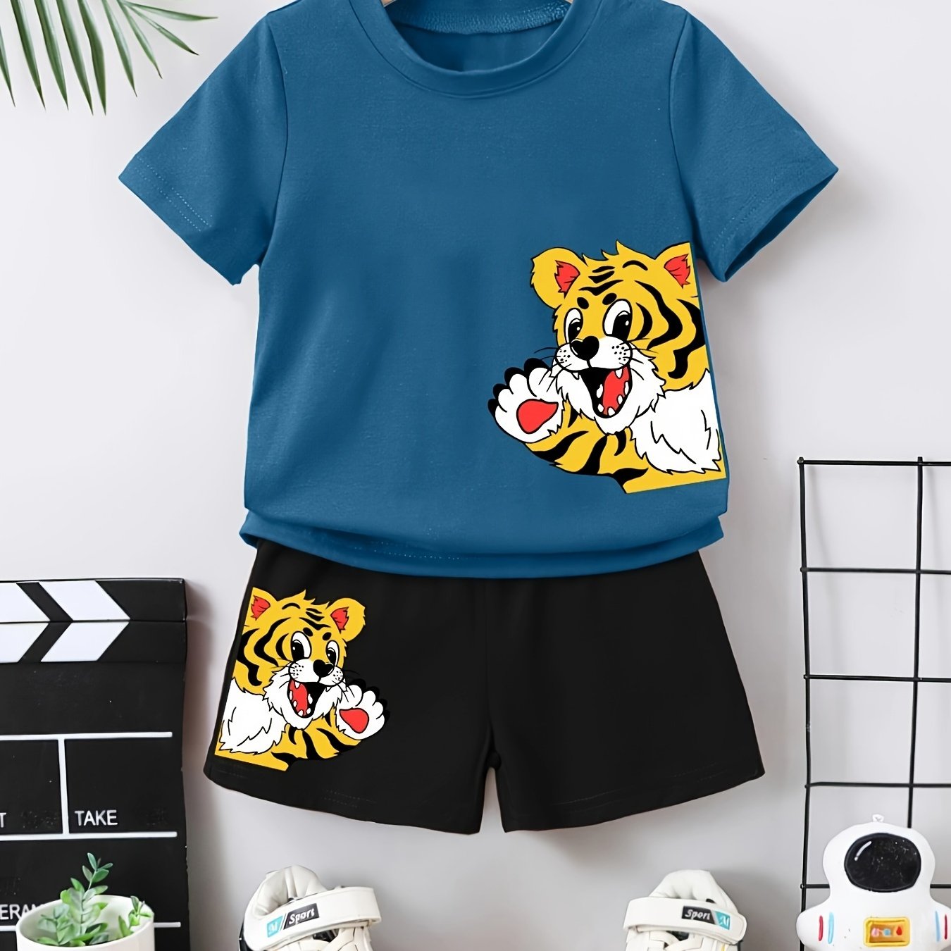 Fashionable Boys' T-Shirt And Pants Set with Prints for Valentine'S Day And Ramadan, for Outdoor