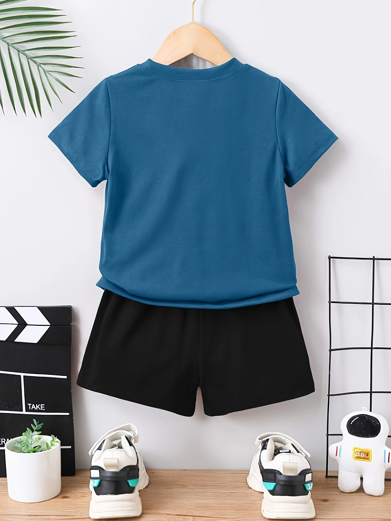 Fashionable Boys' T-Shirt And Pants Set with Prints for Valentine'S Day And Ramadan, for Outdoor