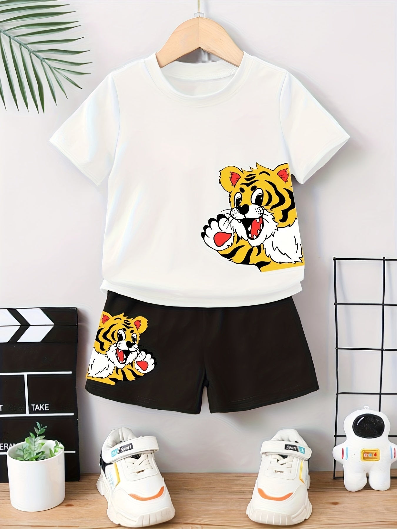 Fashionable Boys' T-Shirt And Pants Set with Prints for Valentine'S Day And Ramadan, for Outdoor