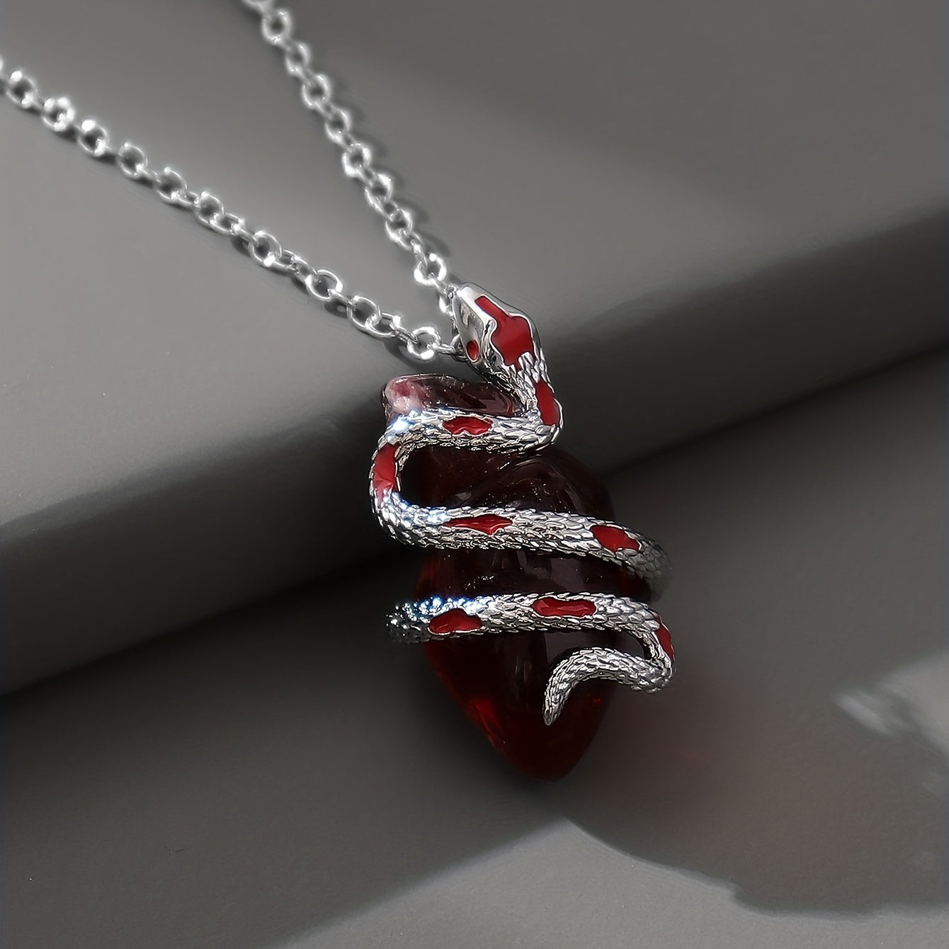 Gothic Snake Wrapped Resin Heart Decor Clavicle Chain Dark Style Pendant Necklace Y2K Necklace Jewelry For Women