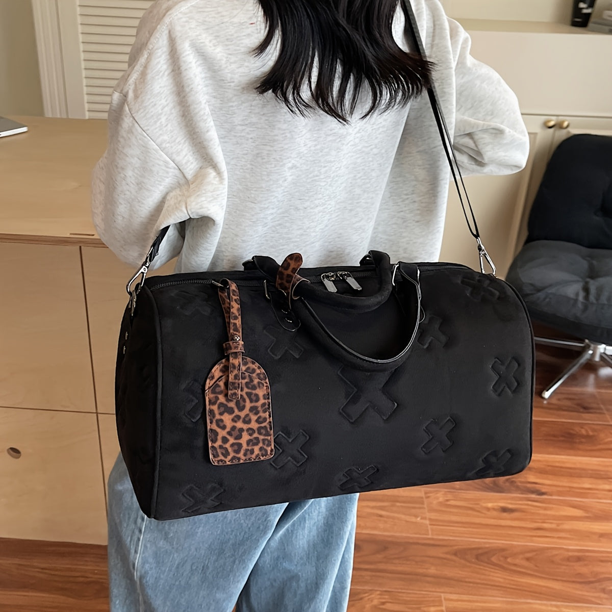 Stylish Tote Bag for Travel - Large Capacity Durable Textured Design, Perfect for Gym, Vacation & Business Trips, Black, Versatile Carryall, Modern Handbag, Sturdy Handles, Spacious Handbag, Frequent Travelers, Sleek Handbag,