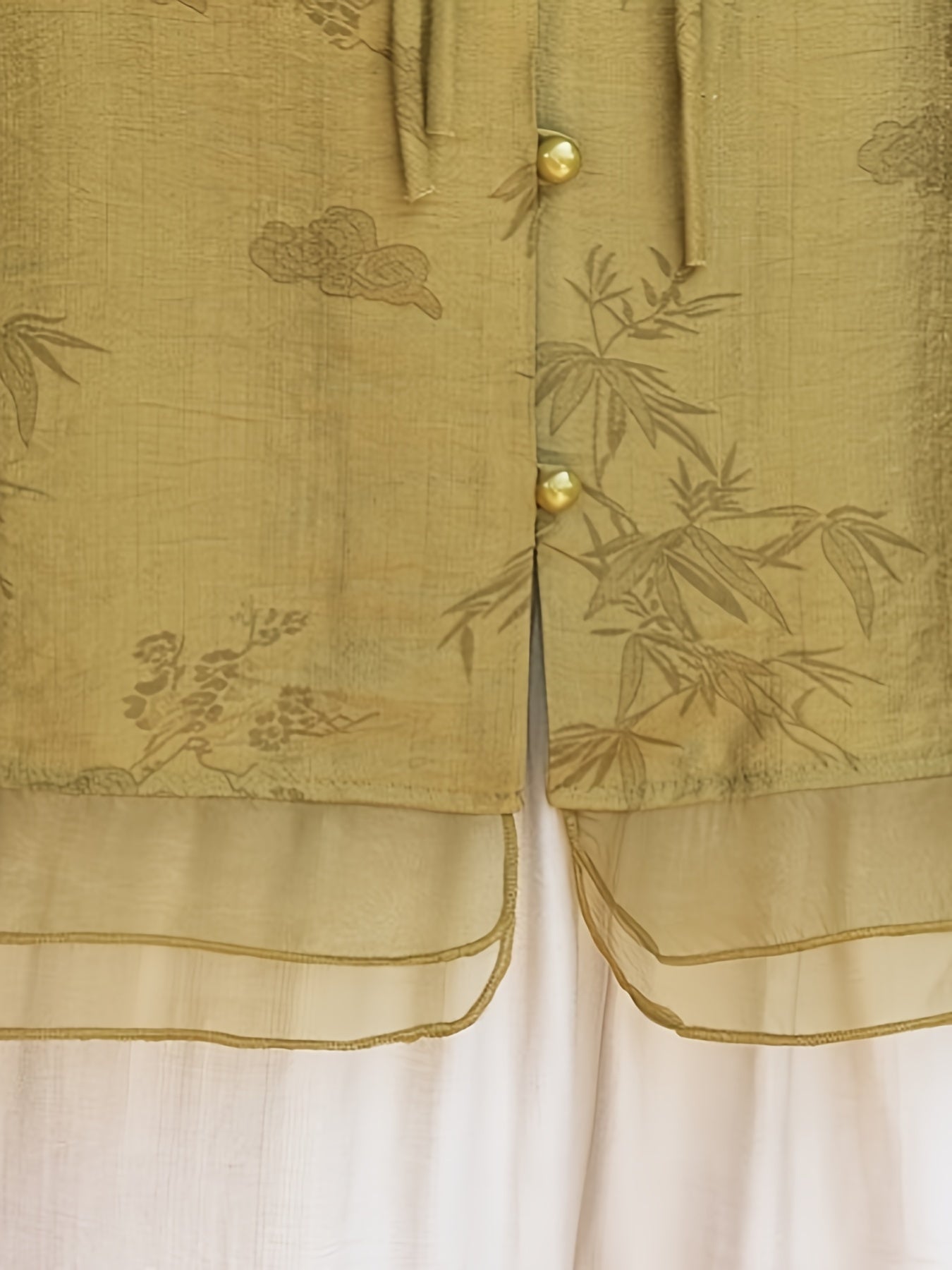 Elegante blusa de verão para mulher com estampado floral - Manga curta, gola mandarim, corte largo, verde-azeitona claro, perfeita para looks casuais. Blusa casual | Blusa com estampado floral | Camisola com gola mandarim