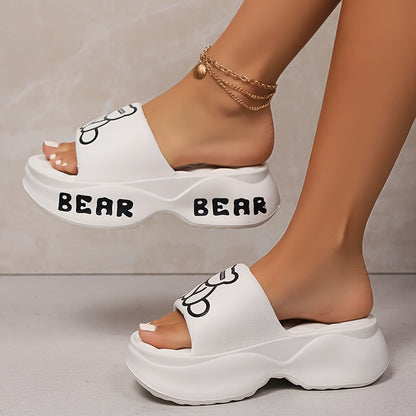 Sandálias em EVA com estampado de letras e ursinhos fofos, modelo plataforma para mulher, com sola macia, ideais para usar em casa ou nas férias. Resistentes ao desgaste.
