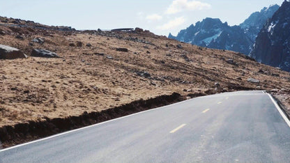 Inflador de pneus digital CaRSun, bomba de ar portátil com luz LED para automóveis, motos e bicicletas - DC 12V, 150 PSI, design preto e amarelo, alimentação por ficha, sem necessidade de bateria, insuflador de pneus de bicicleta | Porta elegante