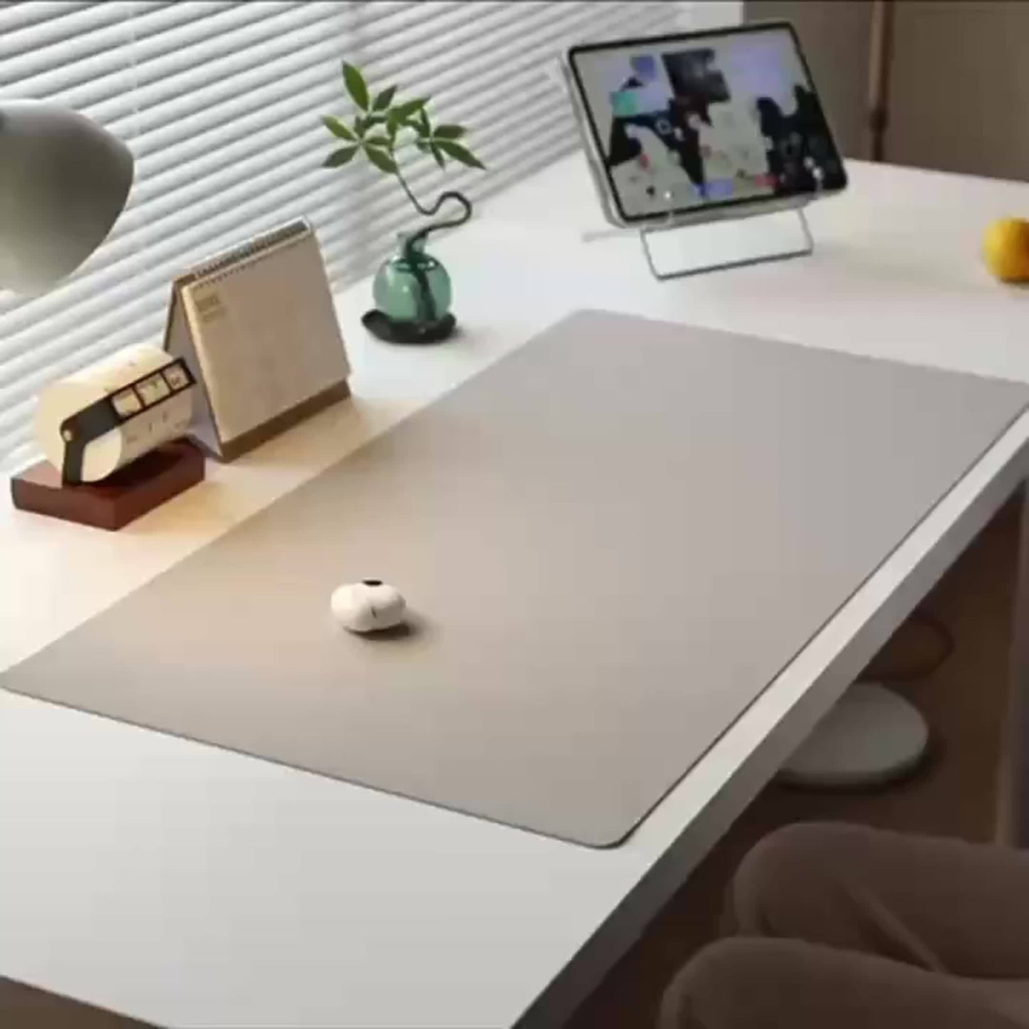 1 PU Leather Desk Pad Large Non-slip and Wear-resistant Office Desktop Protective Pad Easy to Clean Multi-functional Writing Pad Mouse Pad Essential for Home and Office Available in Black, Brown and Gray, Home Workspace, Writ