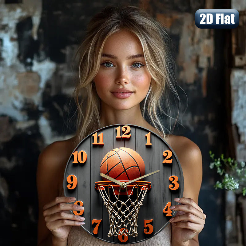 Relógio de parede com tema de basquetebol, com um desenho de rede, fundo preto e números laranja. Mede 24,89 cm e funciona com pilhas AA (não incluídas), sendo uma ótima peça decorativa para casa, escritório ou ginásio.
