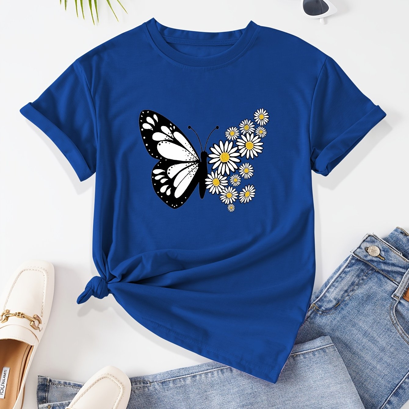 T-shirt casual para mulher com estampado floral de borboletas e margaridas, gola redonda - Verde azeitona, Lavável à máquina, Modelagem regular para looks casuais, Moda para todas as estações, Estilo descontraído, Tecido não transparente