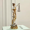 Estátua Elegante da Deusa da Justiça em Resina
