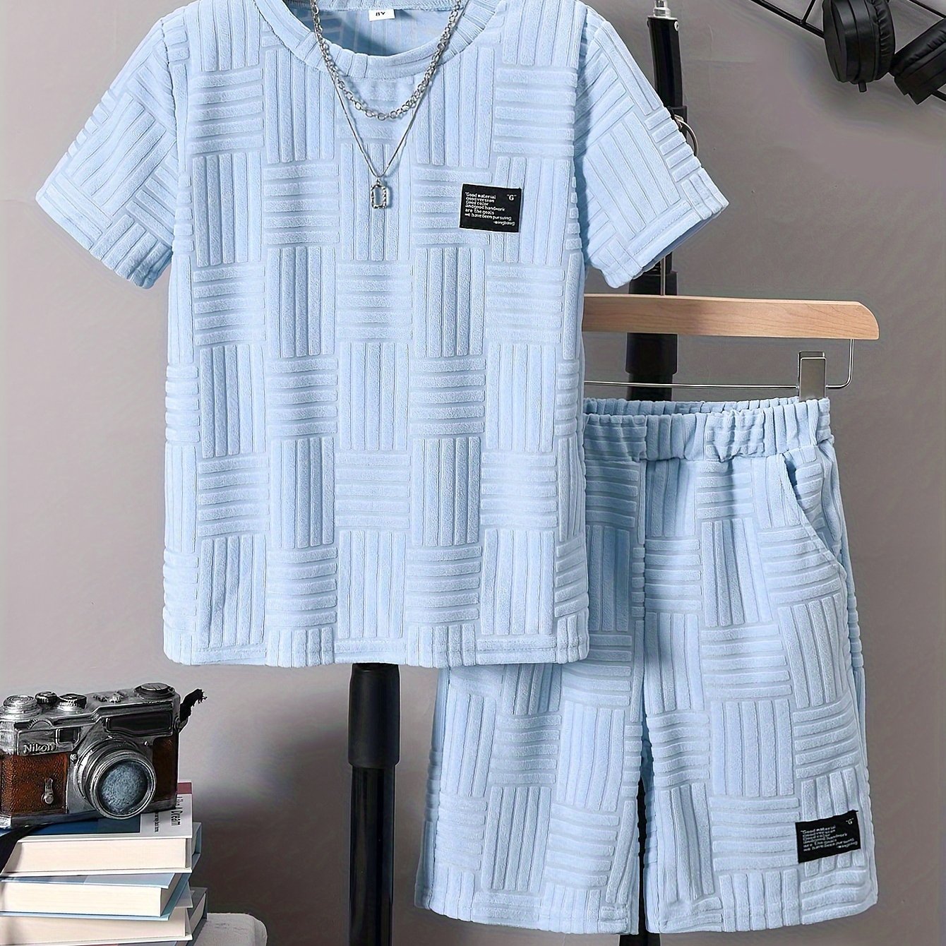 Boys' Fashion Casual Round Neck Short Sleeve T-Shirt + Casual Shorts Two-Piece Set, Perfect for Outdoor