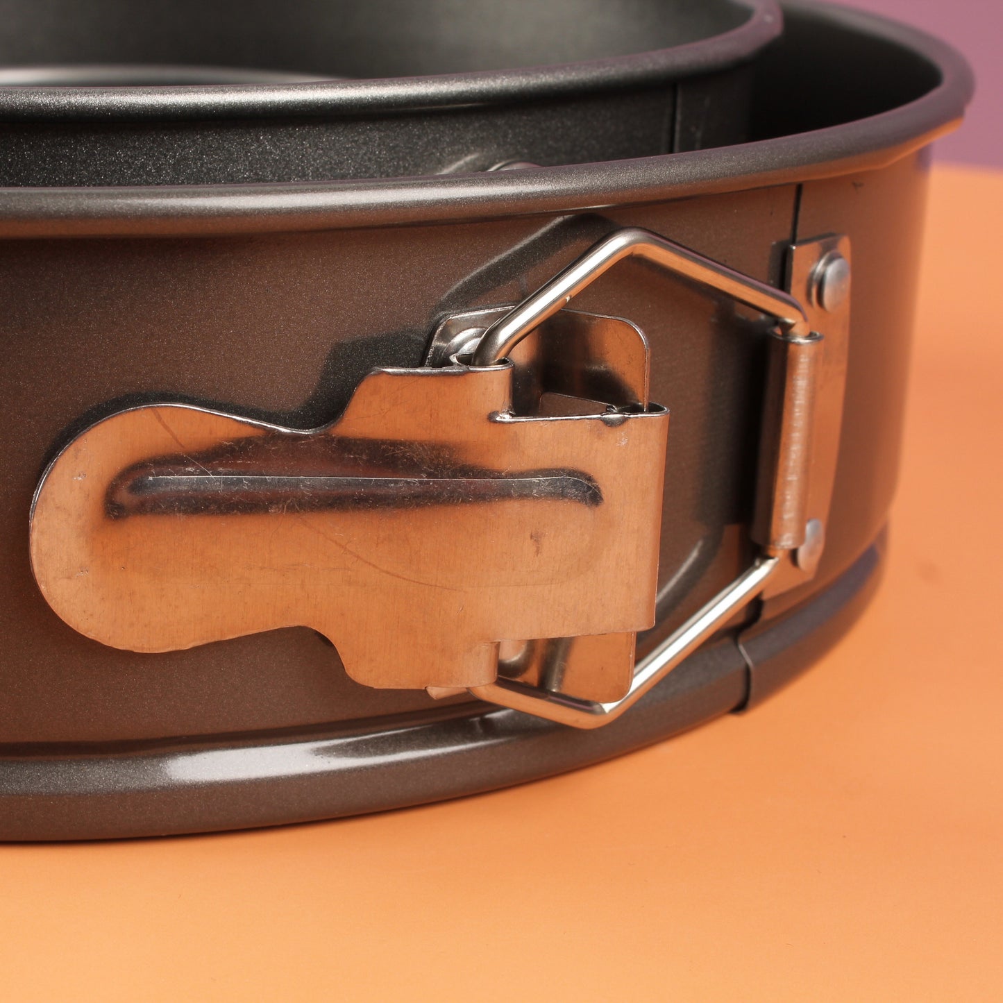 3-Piece Round Carbon Steel Cake Pan Set with Non-Stick Coating, Metal Baking Molds with Springform Clips, Christmas Holiday Cake Mold Kit