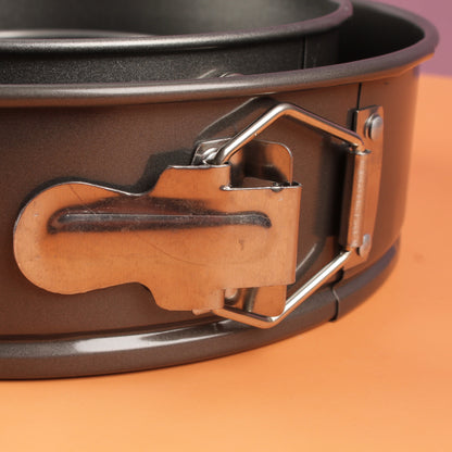 3-Piece Round Carbon Steel Cake Pan Set with Non-Stick Coating, Metal Baking Molds with Springform Clips, Christmas Holiday Cake Mold Kit