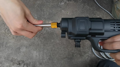 Pistola de limpeza de alta pressão sem fios, auto-ferrante, com jato contínuo de espuma, mangueira de 5 m e 2 pilhas de lítio recarregáveis, bocal 3 em 1, lavadora elétrica portátil, ideal para lavar automóveis, limpar jardins e pavimentos.