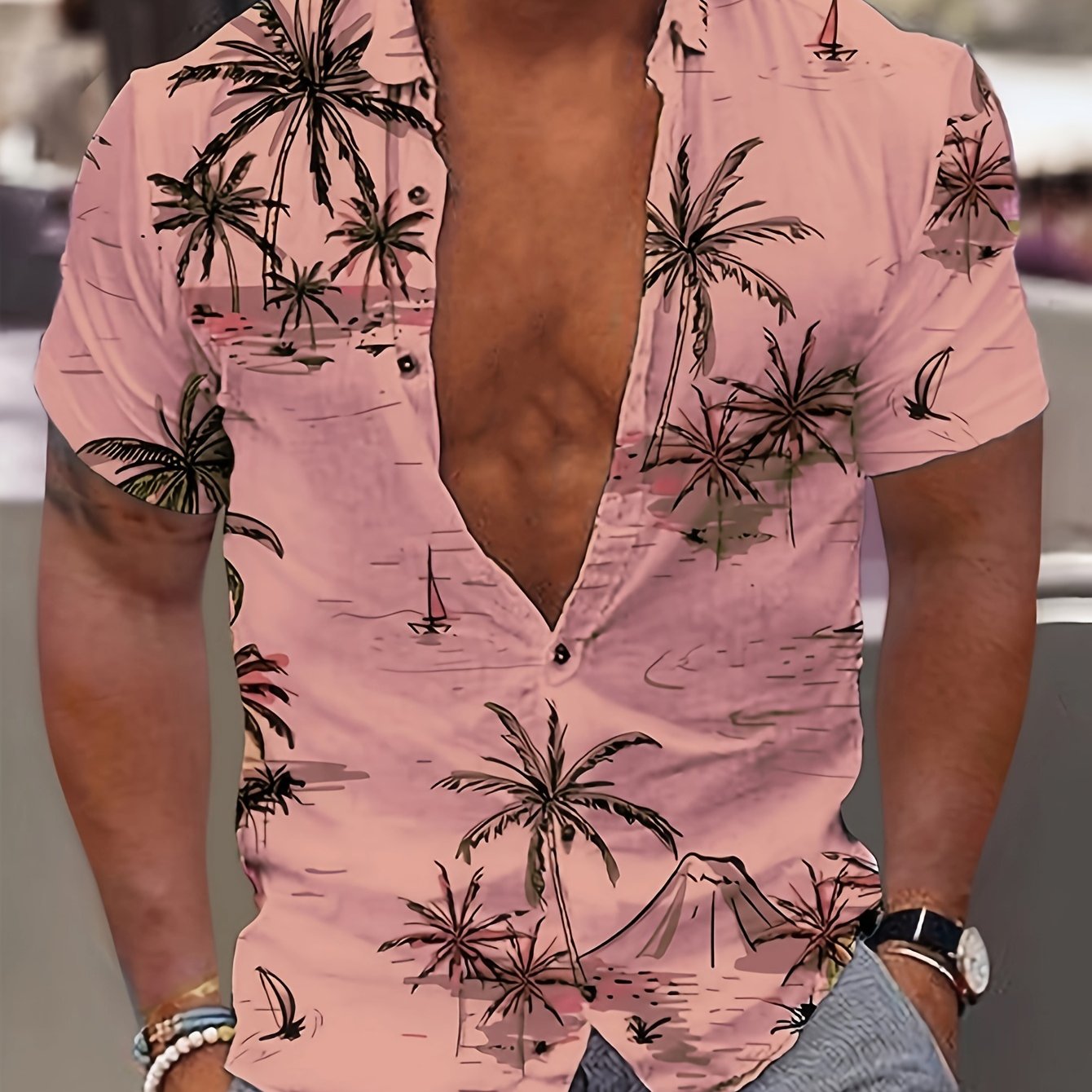 Camisa de homem de manga curta com estampado de coqueiros, ideal para o dia a dia em resorts e para a praia.