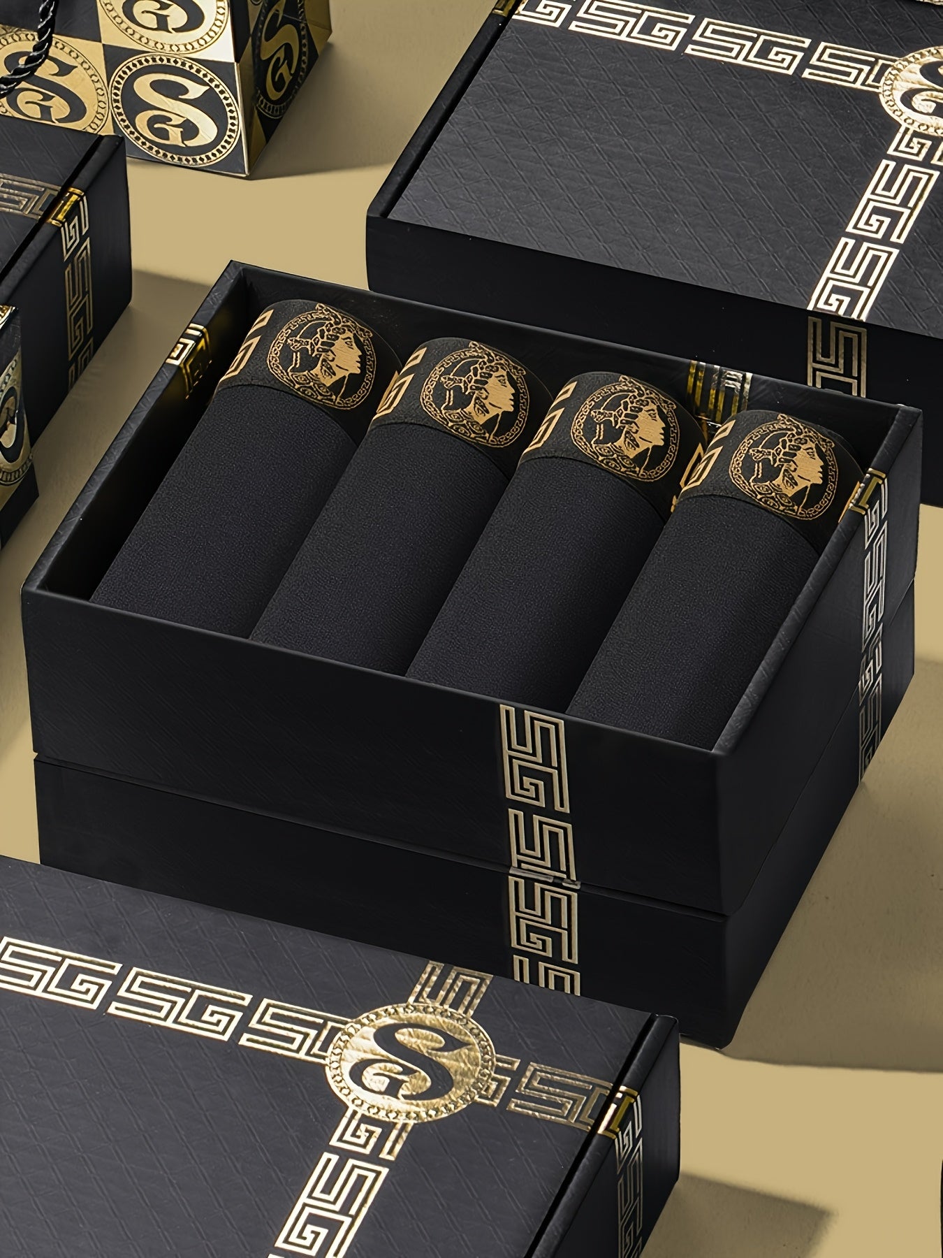 Conjunto de 4 Cuecas Boxer Pretas e Douradas - Viscose Macia e Respirável, Confortável para Uso Diário, Ajuste Slim com Elasticidade, Design em Cor Sólida, Roupa Íntima Casual | Cuecas Boxer | Cuecas Boxer para Oferta