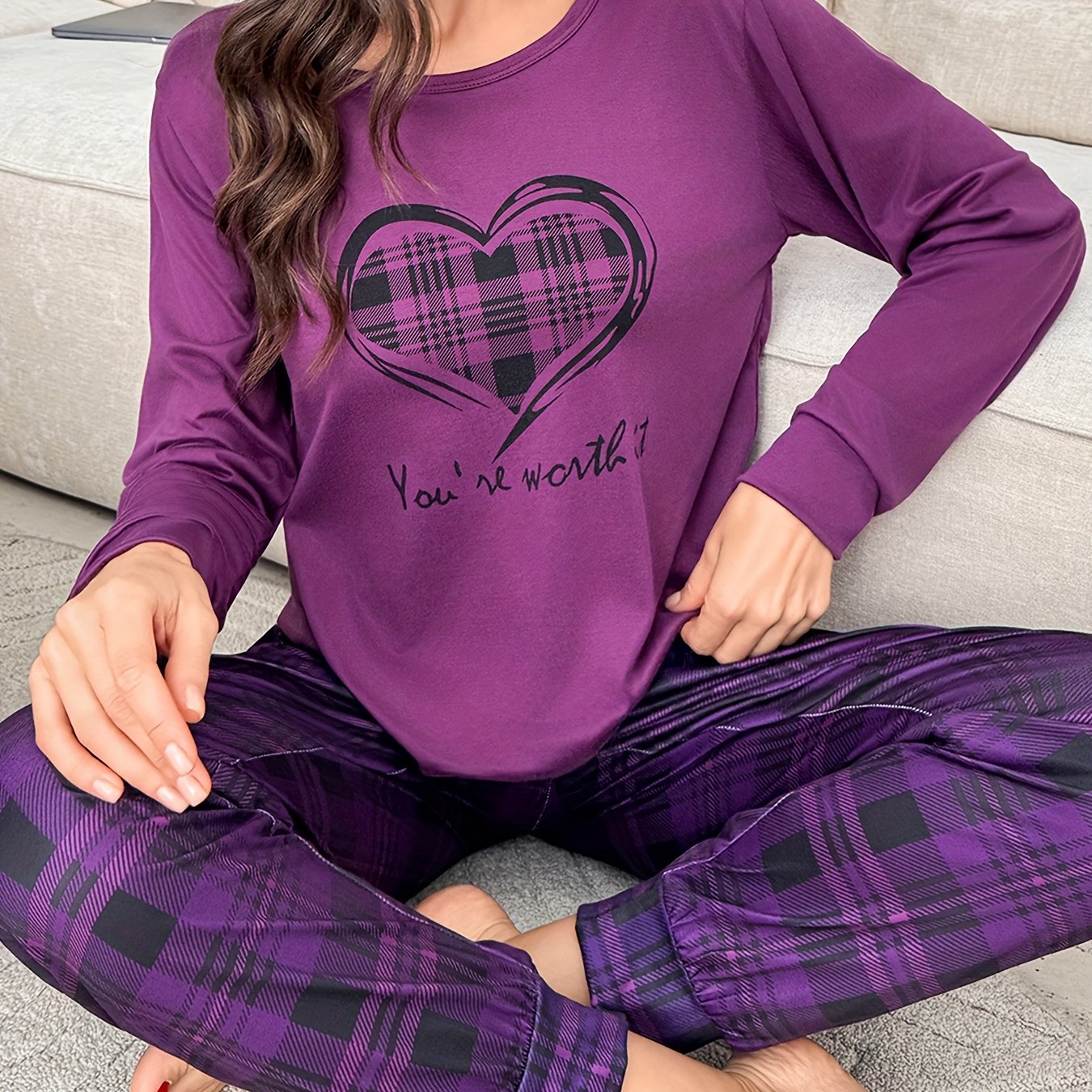 Conjunto de pijama casual para menina com estampado de corações xadrez roxo, blusa de manga comprida e calças, ideal para todas as estações.