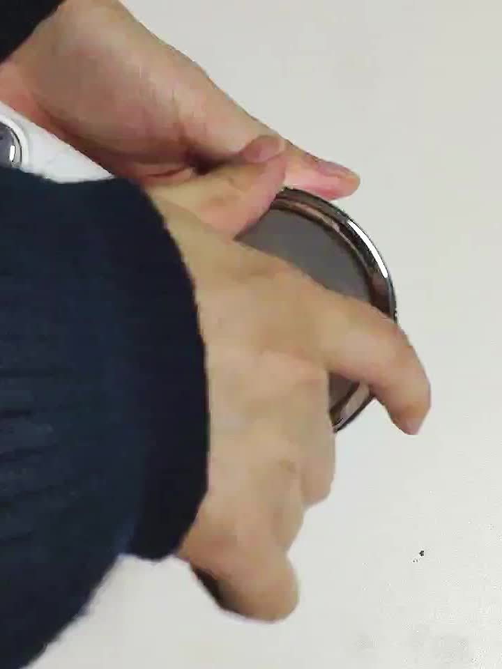 Chuveiro pressurizado com três configurações ajustáveis, concebido para fornecer uma forte pressão de água para banho doméstico, com chuveiro de ângulo ajustável, ideal para acessórios de casa de banho.