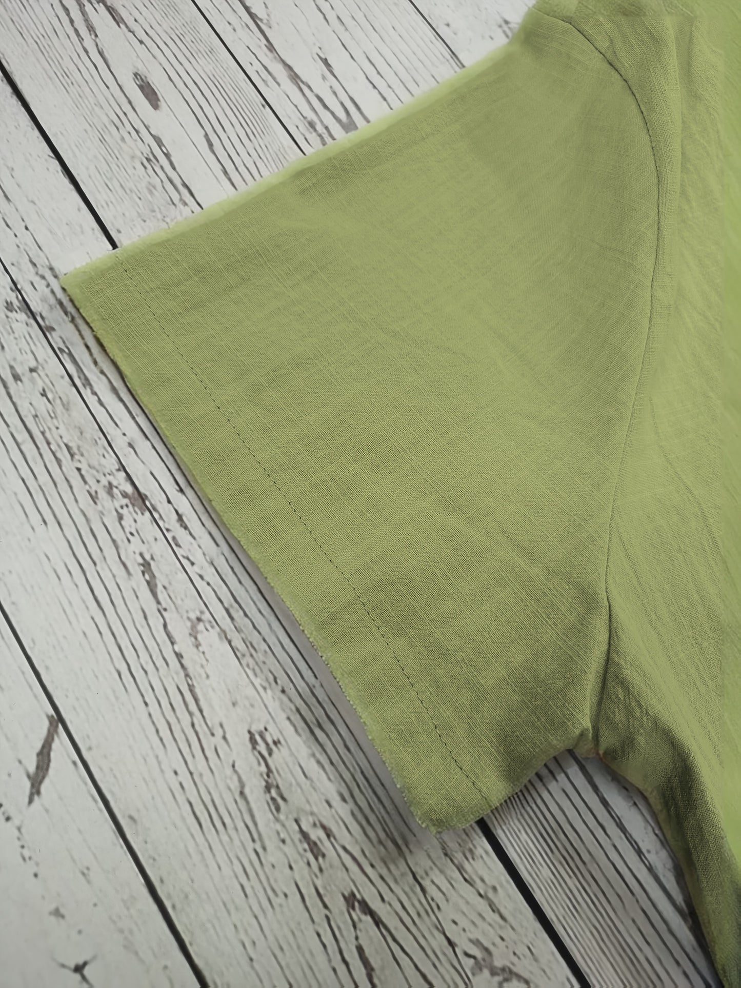 Camisa de homem, gola padre, manga curta, estilo Henley, ideal para o verão, uso casual, negócios e ocasiões formais.