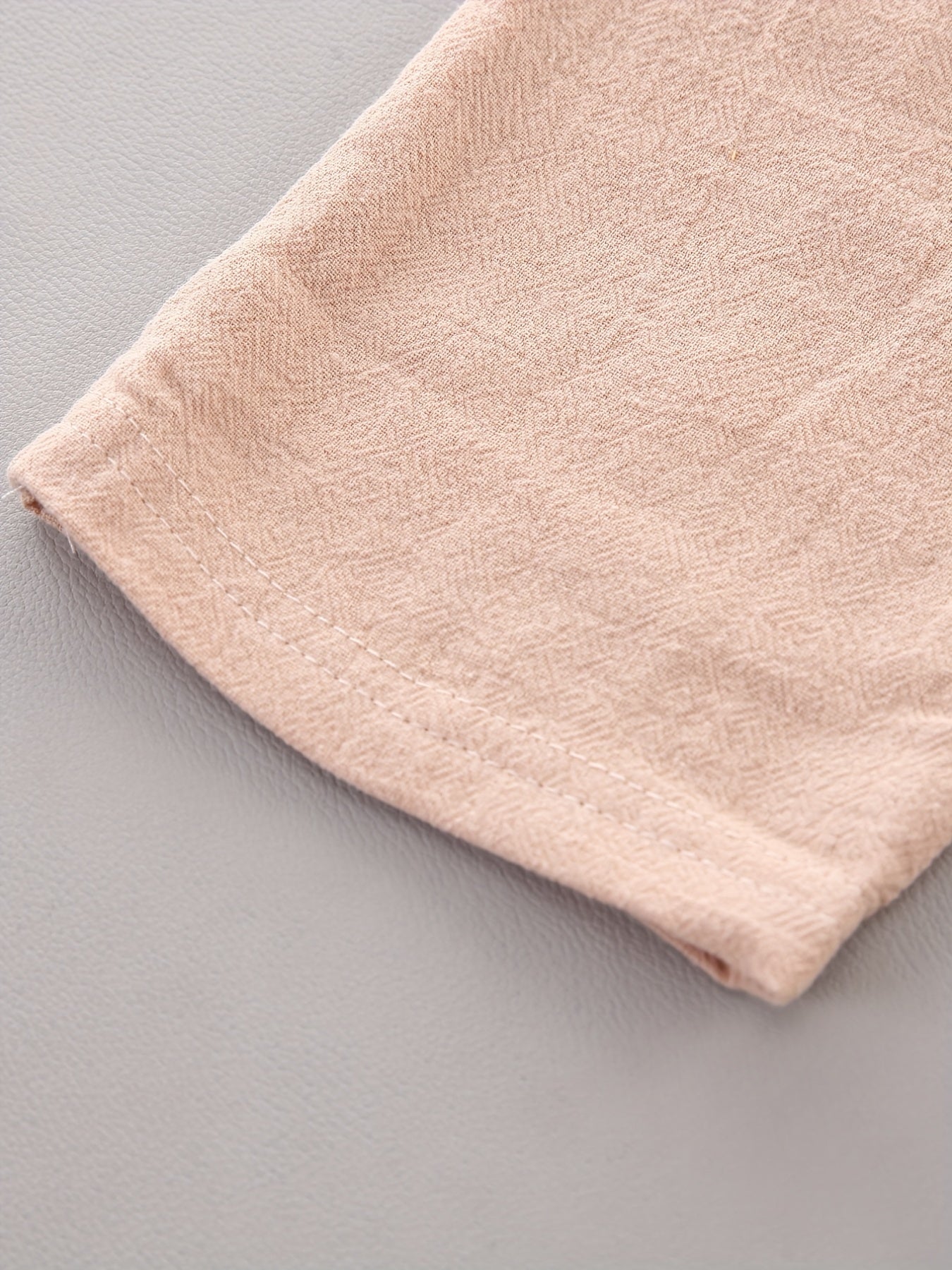 Conjunto casual para bebé menino - Camisola de manga curta e calções com estampado de penas - Conjunto infantil de 2 peças para atividades ao ar livre