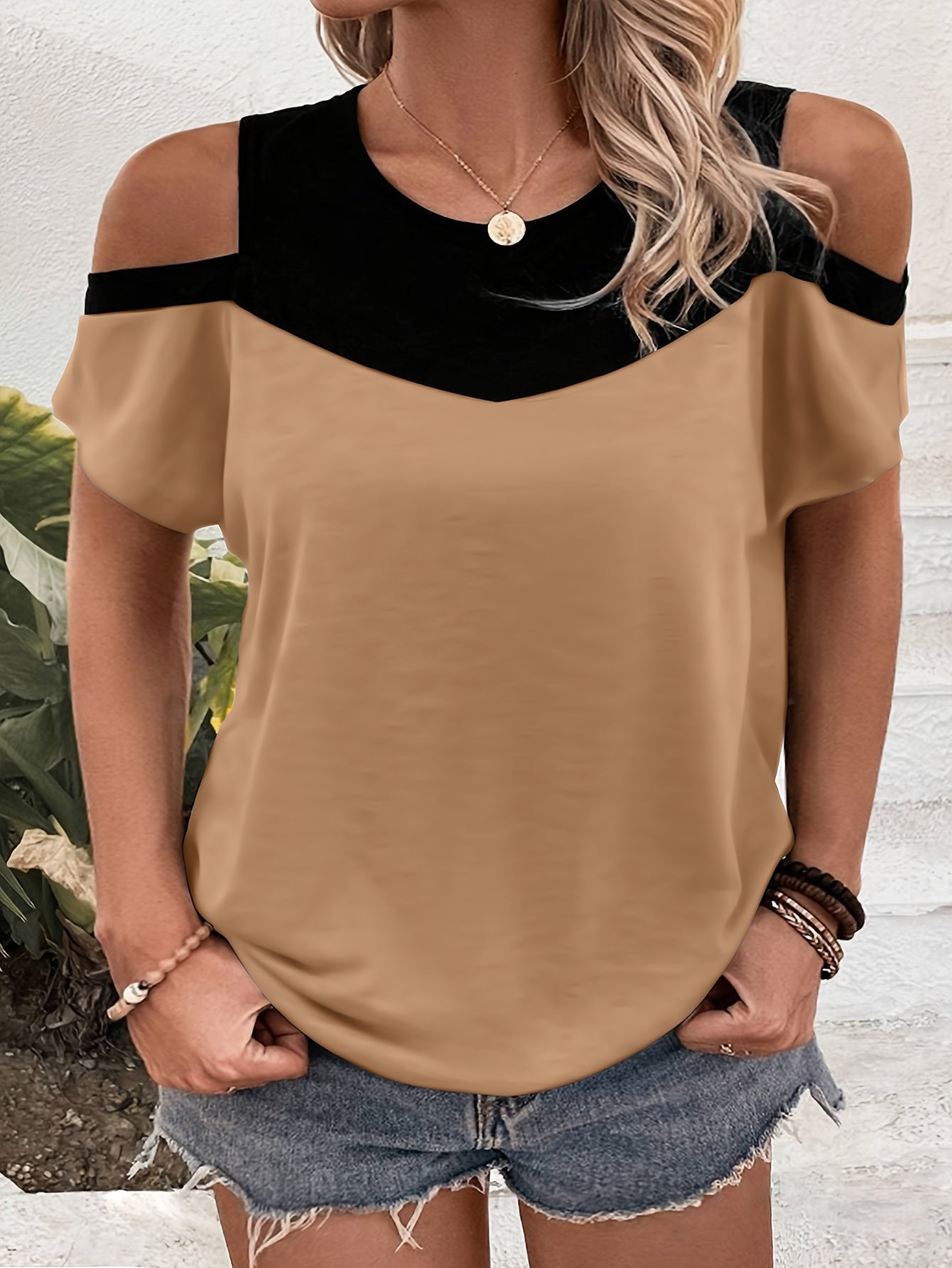 9068# Women's Plus Size Off-Shoulder Round Neck T-Shirt - Color Block Striped Summer Top, Breathable Machine-Washable Casual Elegant Tee, Ladies T Shirts, Easycare Clothing, Nontransparent Fabric, Relaxed Fit, Stylish Blouse,
