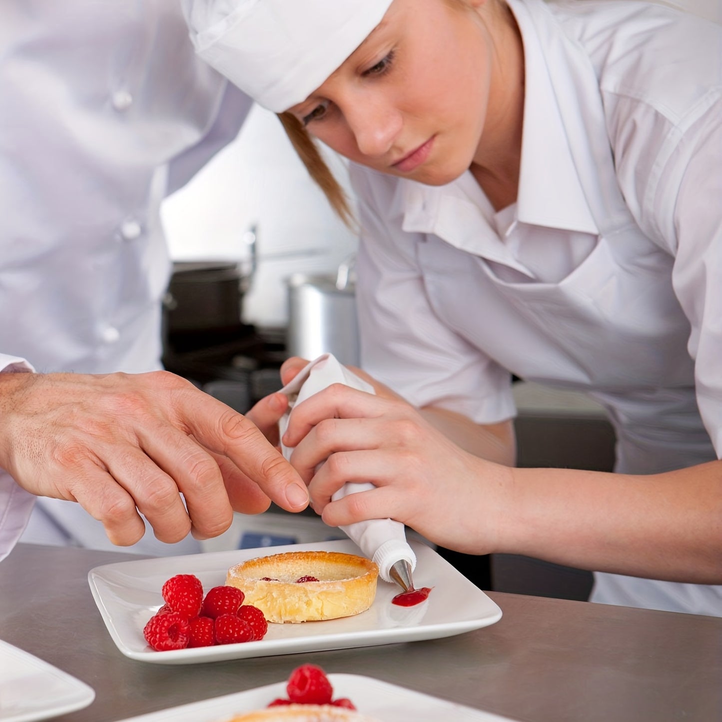 8pcs, Cake Decorating Tool Kit, Including 1pc Silicone Reusable Pipping Bag, 6pcs Pipping Tips, And 1pc Coupler, For DIY Cake Decorations, Baking Tools, Kitchen Gadgets, Kitchen Accessories, Home Kitchen Items