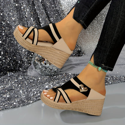 A mesma ladeira com chinelos de coração preto.