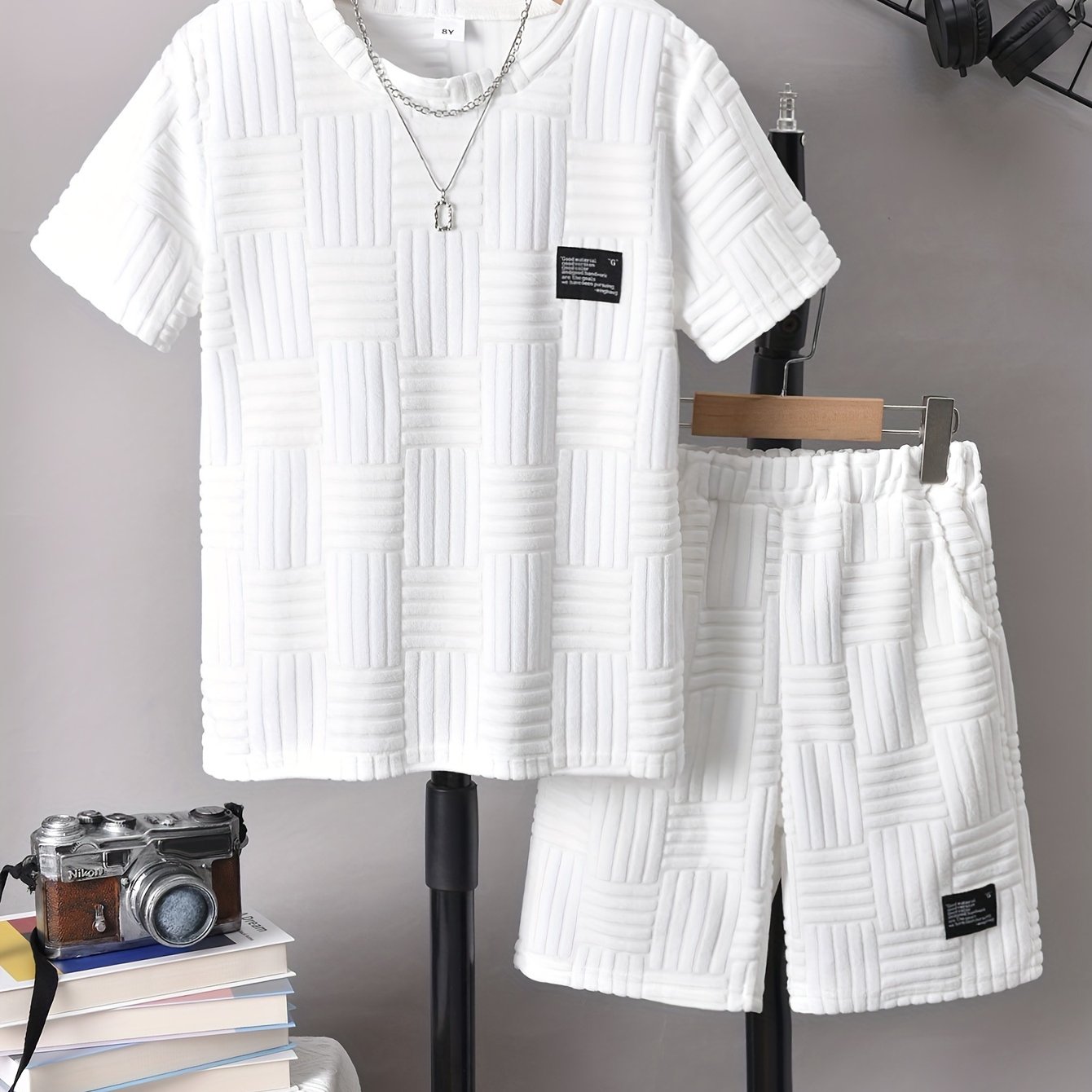 Boys' Fashion Casual Round Neck Short Sleeve T-Shirt + Casual Shorts Two-Piece Set, Perfect for Outdoor