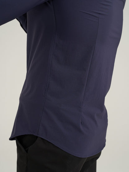 Camisa de homem de manga comprida, corte slim, cor sólida, tecido elástico de secagem rápida e fecho de botões. Ideal para atividades físicas na primavera e no outono.