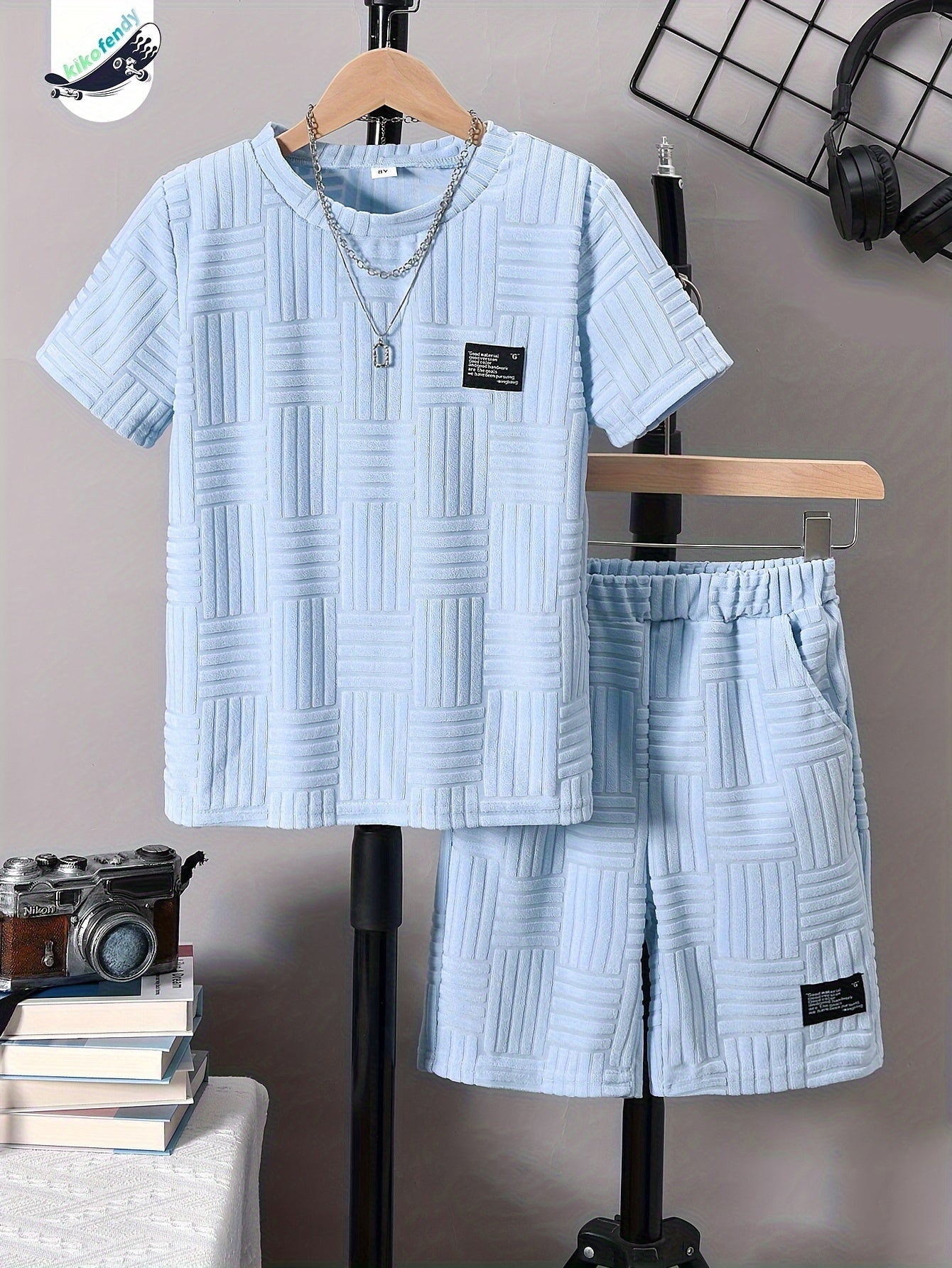 Boys' Fashion Casual Round Neck Short Sleeve T-Shirt + Casual Shorts Two-Piece Set, Perfect for Outdoor