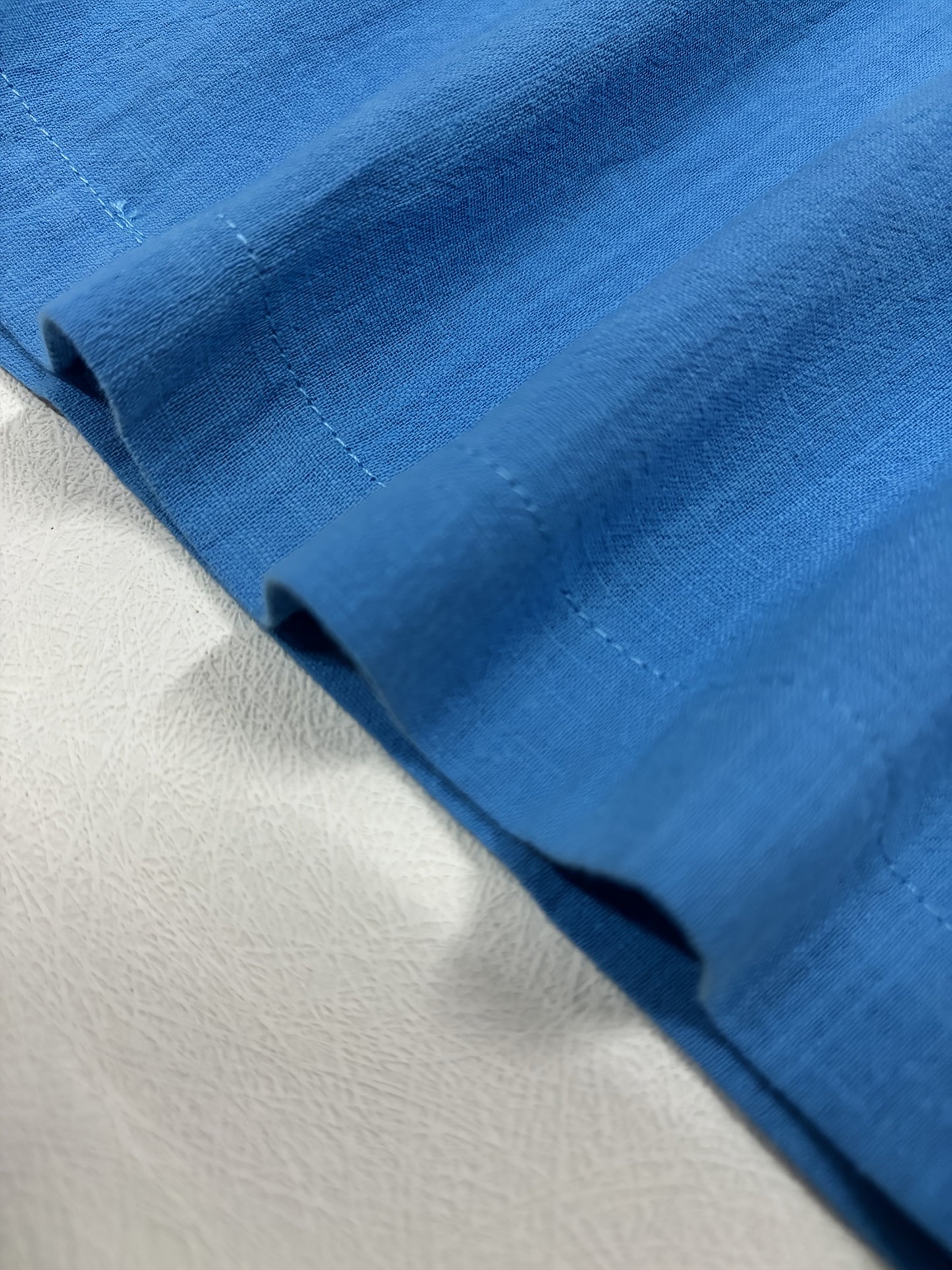 Camisa de homem, gola padre, manga curta, estilo Henley, ideal para o verão, uso casual, negócios e ocasiões formais.