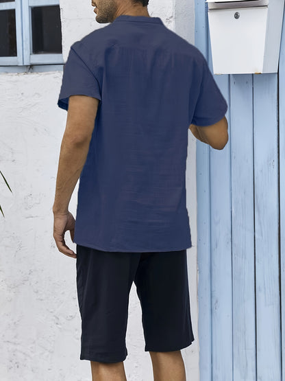 Camisa de homem, gola padre, manga curta, estilo Henley, ideal para o verão, uso casual, negócios e ocasiões formais.