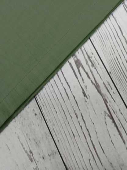 Camisa de homem, gola padre, manga curta, estilo Henley, ideal para o verão, uso casual, negócios e ocasiões formais.