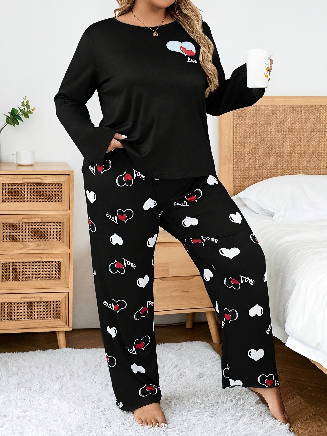 Autumn And Winter Large Size Black Crew Neck Cartoon Small Love Two-Color English Pattern Print Casual And Comfortable Sister Two-Piece Pajama Set
