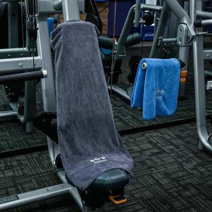 1pc Unisex Quick-Dry Sports Towel with Oversized Sleeve, Embroidered Fitness Motif, Ultra-Absorbent Gym Mat for Running, Outdoor, Badminton, Basketball - 40x95cm