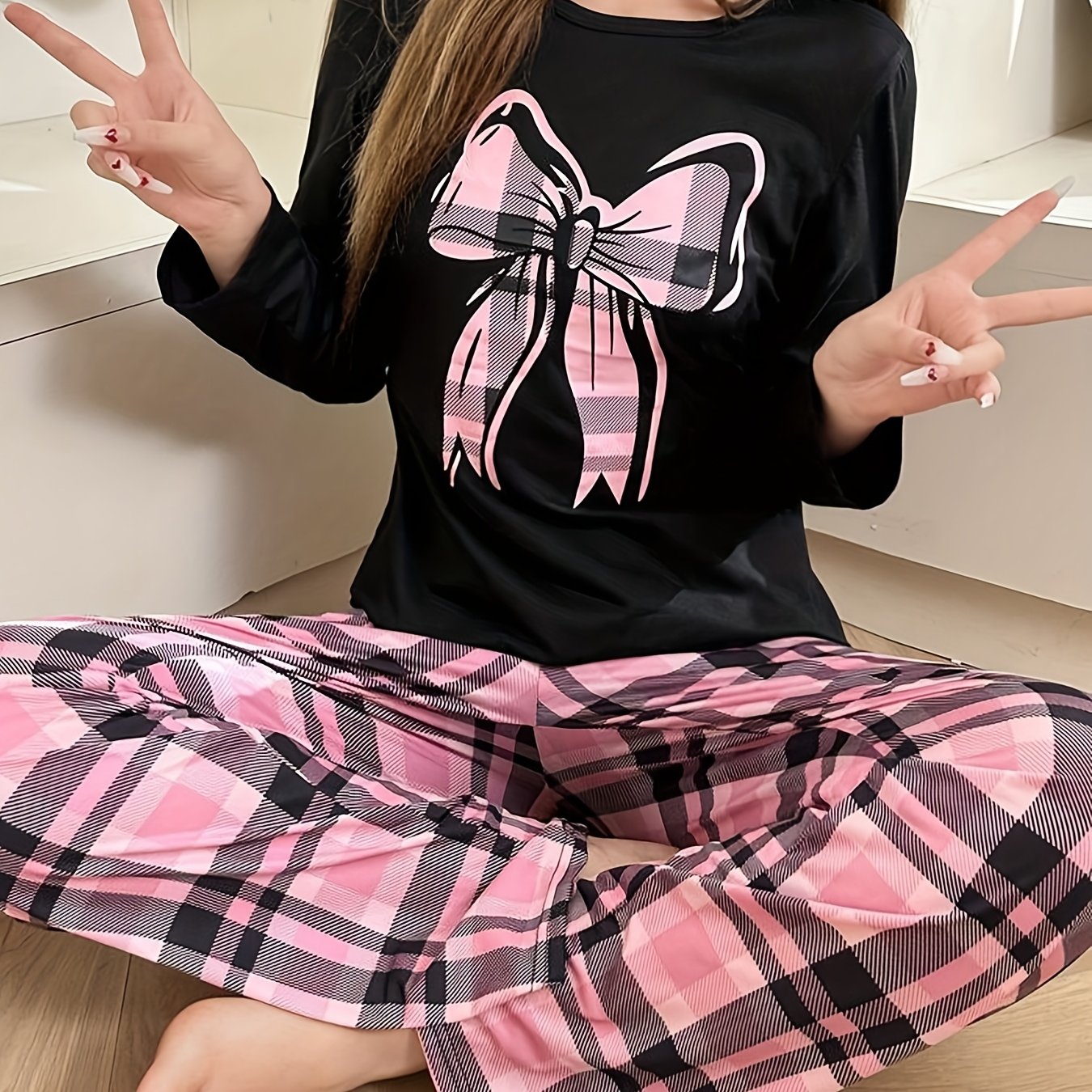 Autumn and Winter Women's Cartoon Plaid Bow Print Long Sleeve Top and Pants Casual Pajama Set, Loungewear Set, Bedtime Outfit, Playful Pajamas, Cute Sleepwear, Comfortable Fit, Soft Fabric, Matching Pajamas, Twopiece Set, Coz