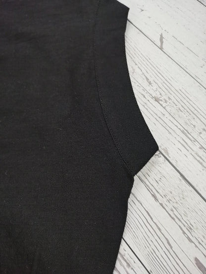 Camisa de homem, gola padre, manga curta, estilo Henley, ideal para o verão, uso casual, negócios e ocasiões formais.