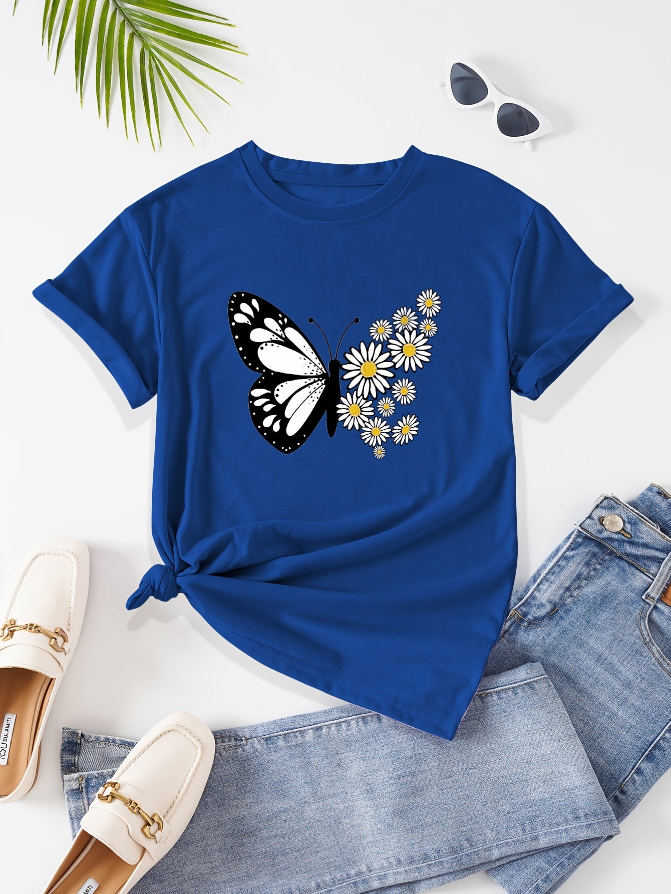 T-shirt casual para mulher com estampado floral de borboletas e margaridas, gola redonda - Verde azeitona, Lavável à máquina, Modelagem regular para looks casuais, Moda para todas as estações, Estilo descontraído, Tecido não transparente