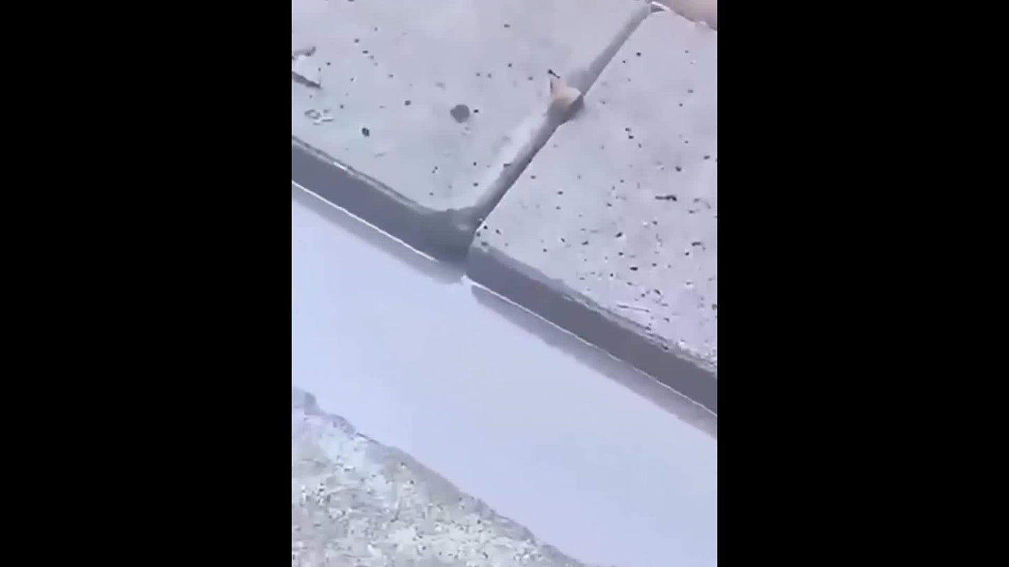 Marine Waterproof Coating for Repairing Concrete Cracks And Patches. It Dries Quickly, Is User-Friendly, And Durable, Making It Ideal for Boat Repairs And Waterproofing. Compatible Tools Are Available for Easy Application, wi